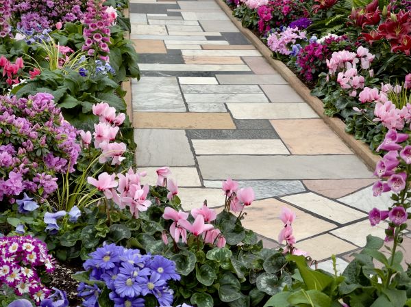 Cost of Garden Path Installation in Ventura