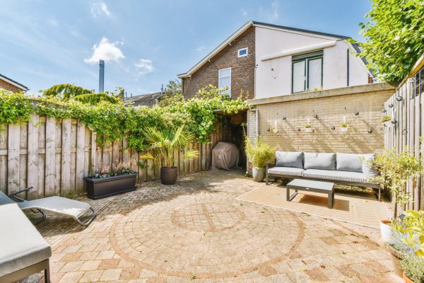 Cost of Courtyard Patio Service in Ventura